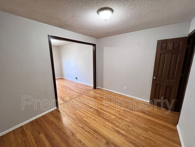 Building Photo - 4327 Sterling Ave