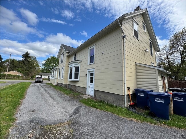 Building Photo - 1714 Valley Dr