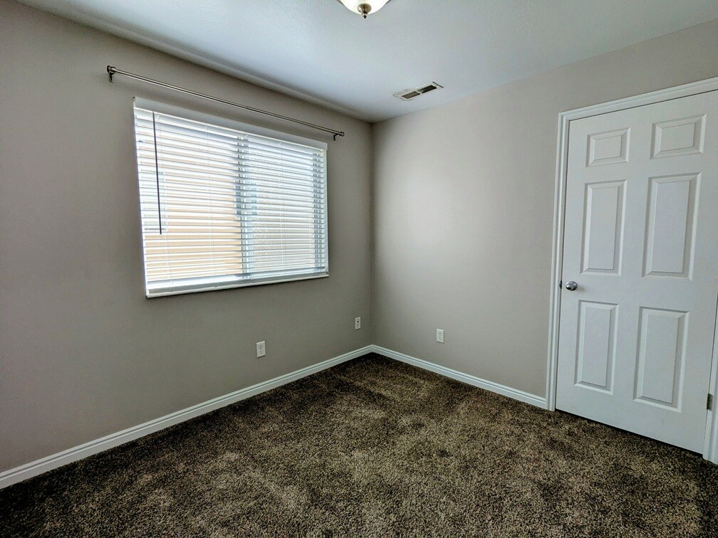 Building Photo - 2785 W 5525 S