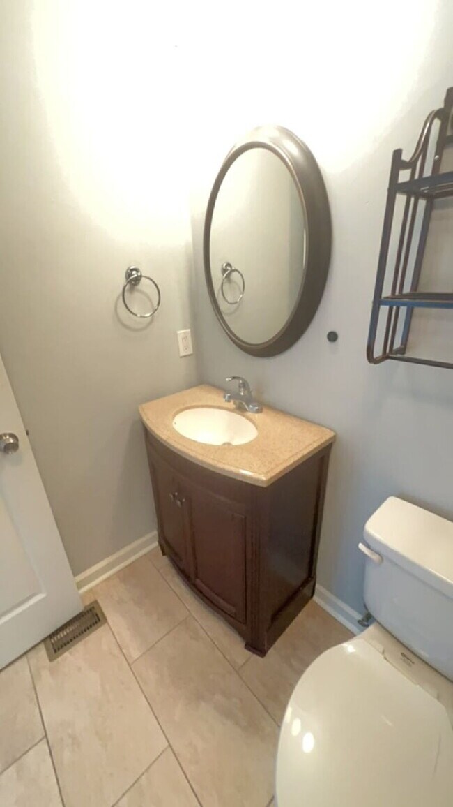 Building Photo - Modern Living 2Bd/2Ba