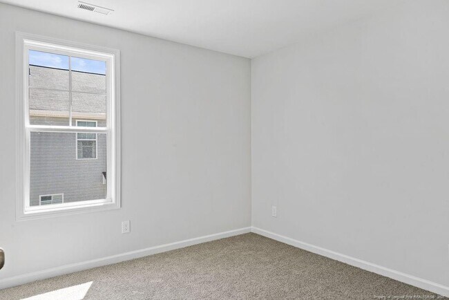 Building Photo - 814 Tori Dr