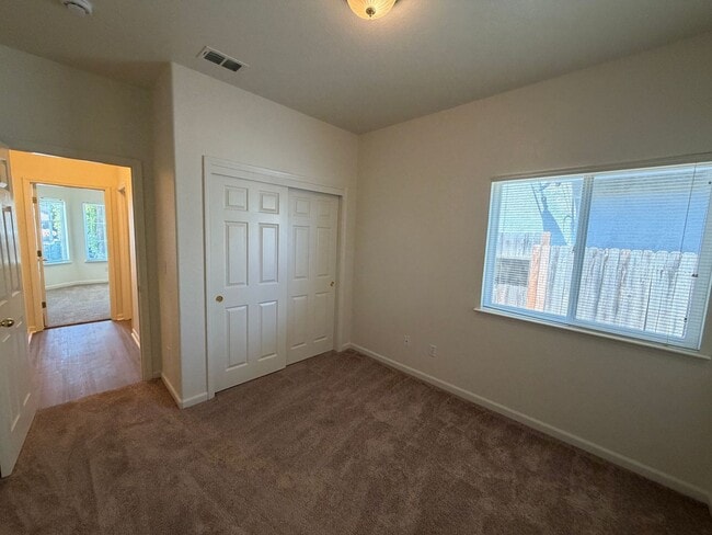 Building Photo - Very Nice 4 Bedroom Home