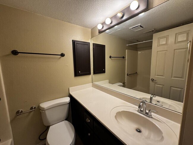 Building Photo - 3611 Monclave Dr
