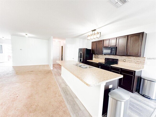 Building Photo - 5525 Forest Ridge Dr
