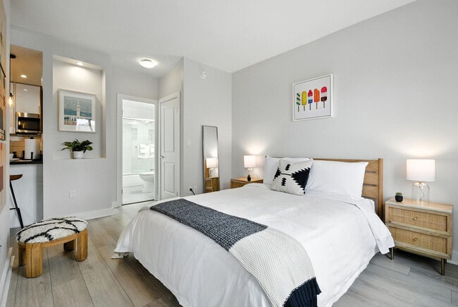 Building Photo - 899 Pine St