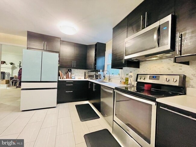 Building Photo - 3103 Titanic Dr