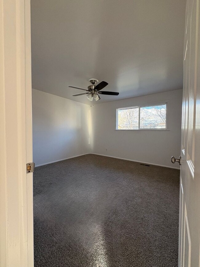 Building Photo - 983-985 S 600 W