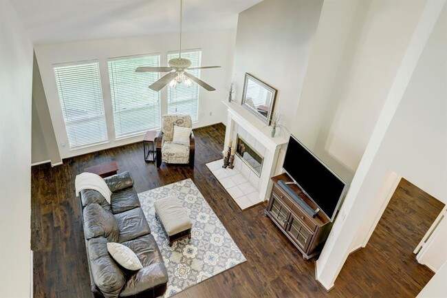 Building Photo - 635 Presley Way