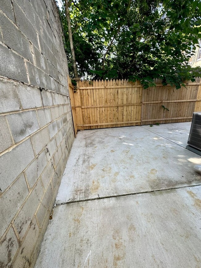 Building Photo - 4224 Brown St