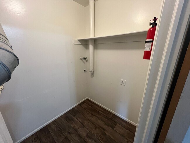 Building Photo - Cozy 3B/1 Bath Apartment in Millcreek
