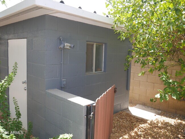 Building Photo - 1201 W Loughlin Dr