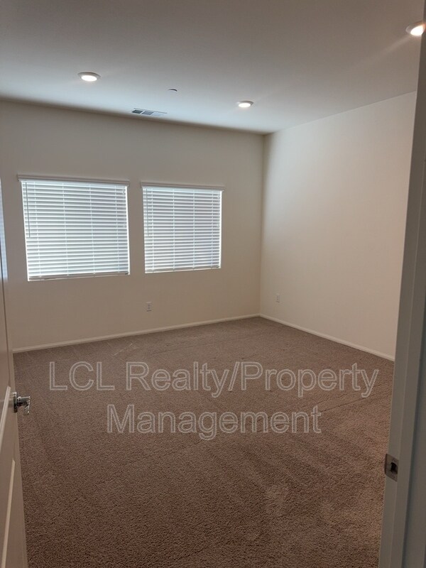 Building Photo - 26808 Baneberry Ct