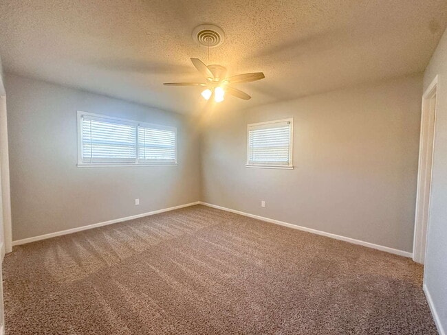 Building Photo - Newly-updated, 3-bedroom near LCU!