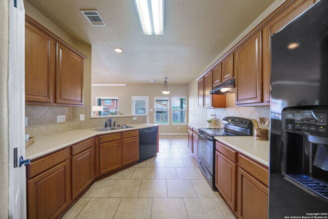 Building Photo - 9902 Meadow Lark