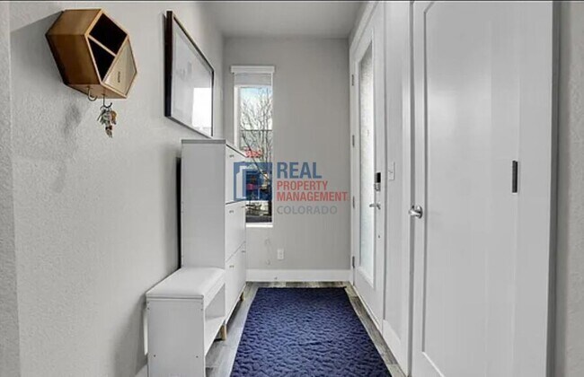 Building Photo - 7040 W Alaska Dr