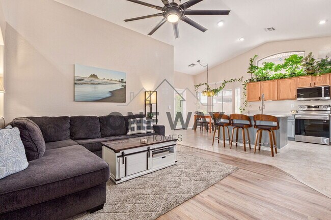 Building Photo - 543 S Wildrose