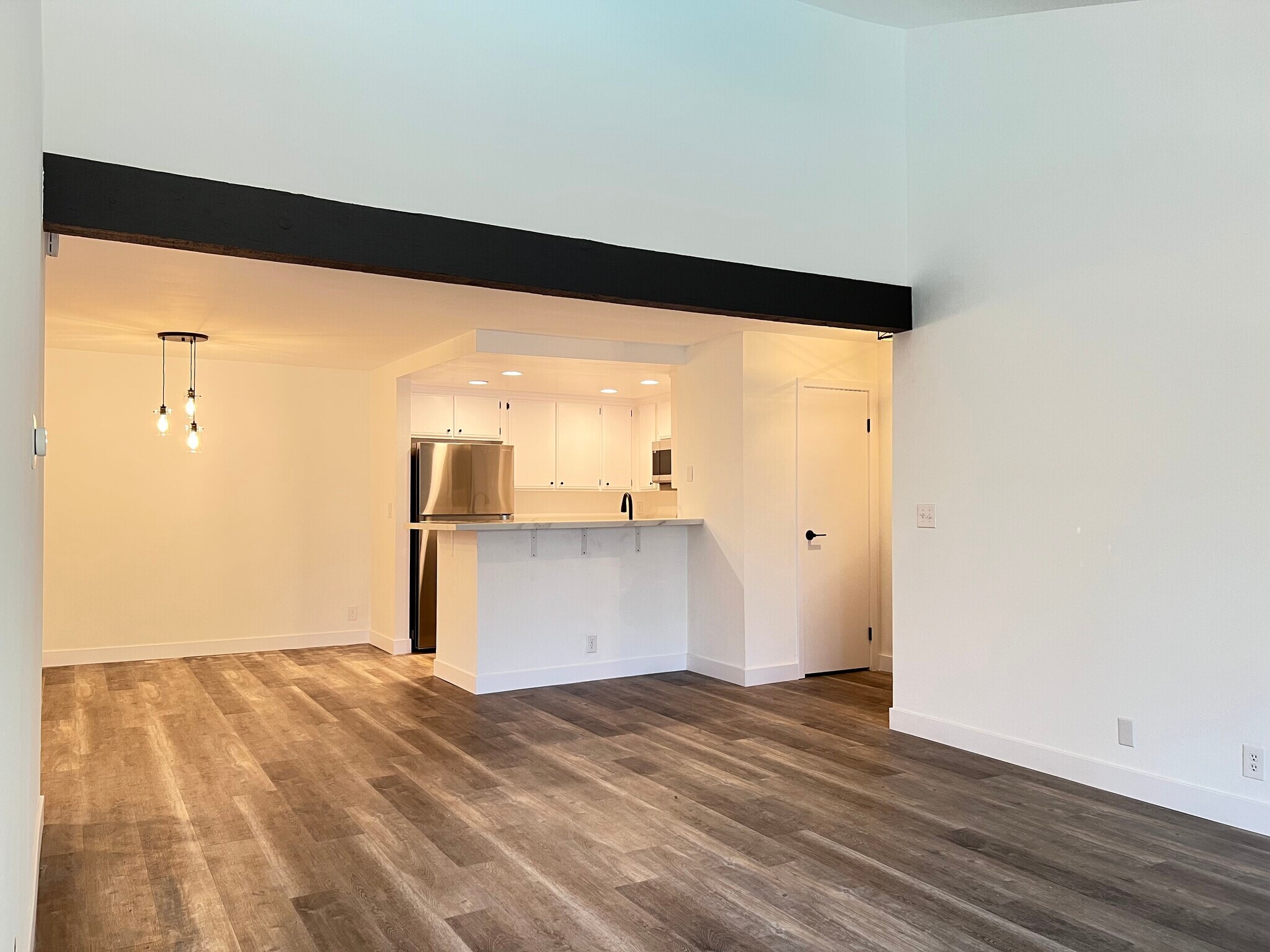 Building Photo - 15511 Sherman Way