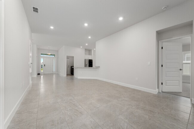 Building Photo - 618 Tanaro Ln