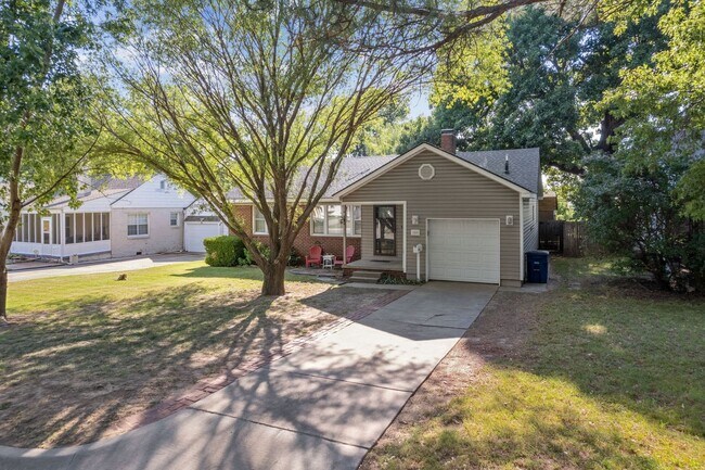 Building Photo - Adorable Home in the Heart of Midtown!