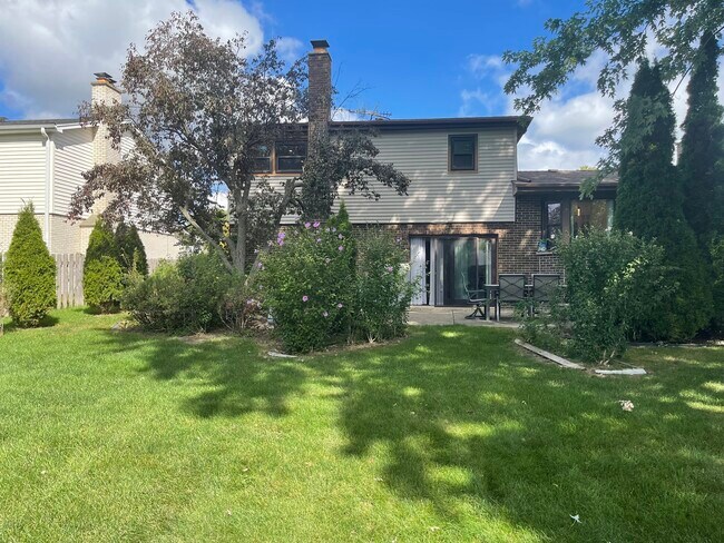 Building Photo - 1925 E Waverly Ln