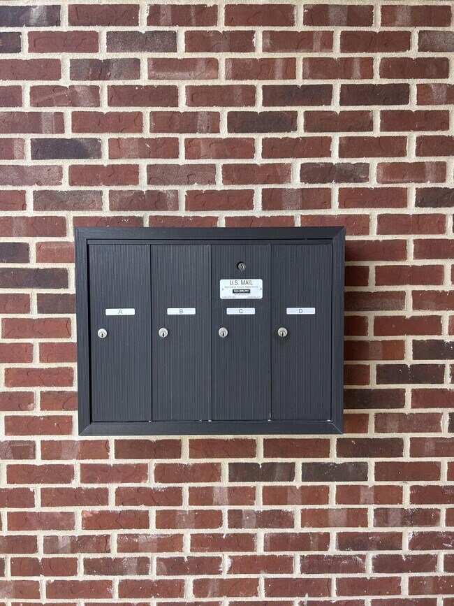 Building Photo - 431 S Columbus St