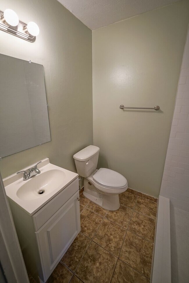 Building Photo - 2304 Hartsfield Ct