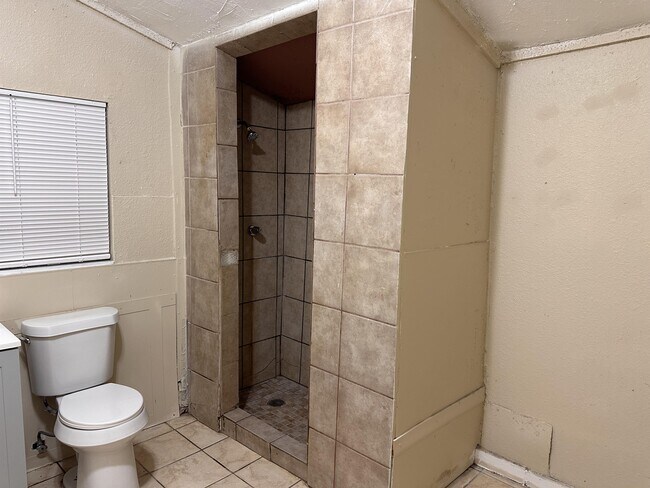 Building Photo - 601 Cantrell Dr