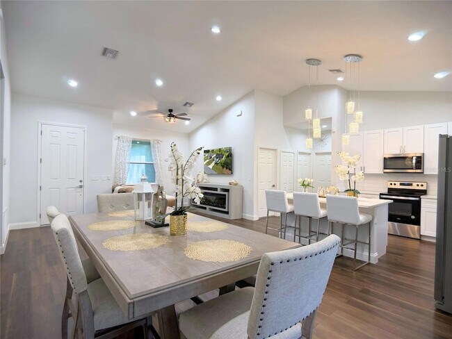 Building Photo - 2324 SW 168th Loop