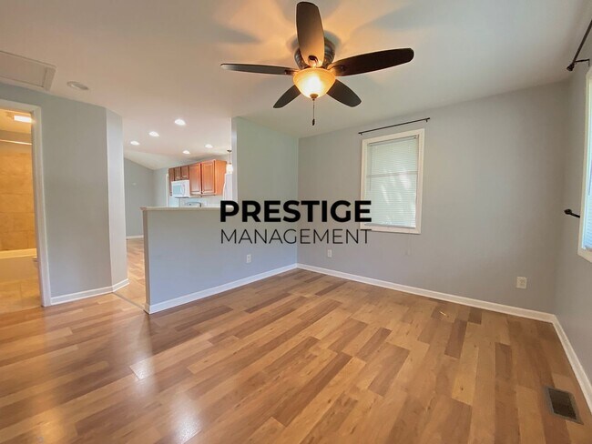 Building Photo - 2 Bedroom Home In Dyer