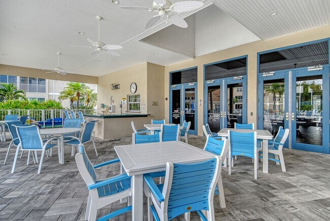 Building Photo - Spacious 3 bedroom, 2 bath condo with a lake view in Palmer Ranch