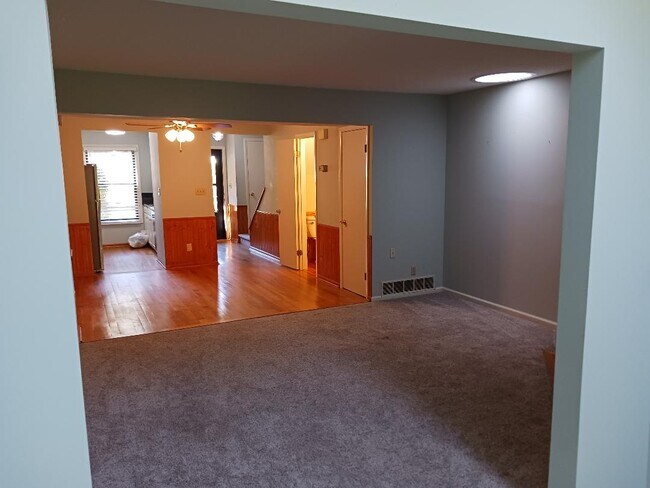 Building Photo - 16 Spears Ave