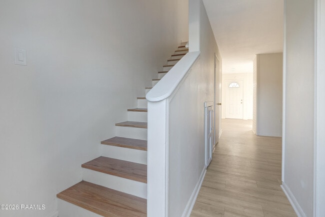 Building Photo - 121 Courtney Dr