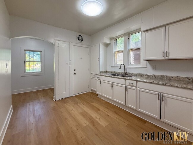 Building Photo - Beautifully redone large 3 bedroom home!