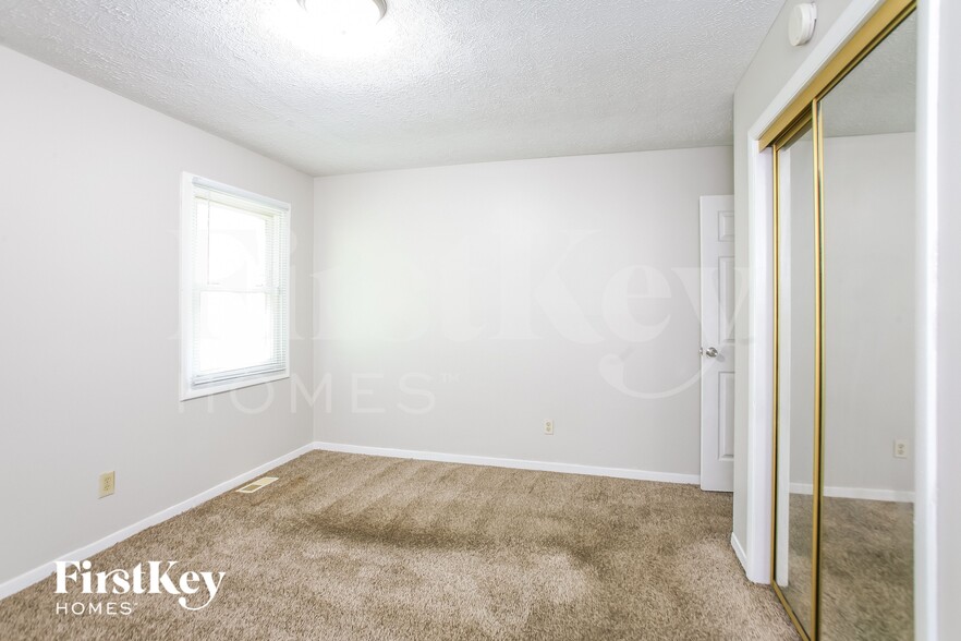 Building Photo - 2910 Heatherlea Dr