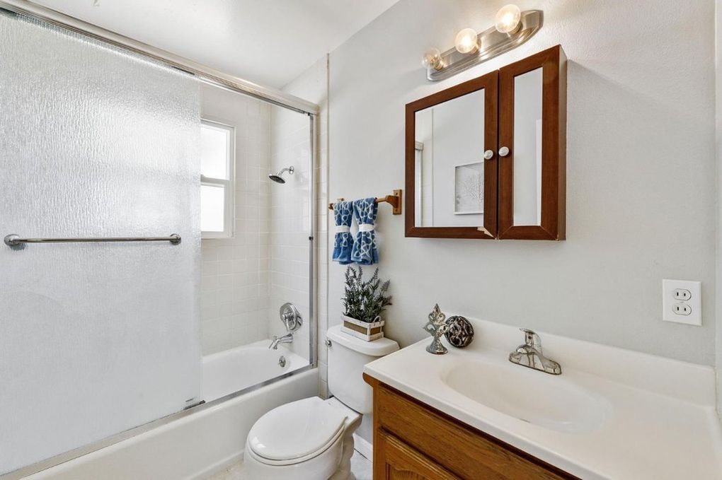 bathroom - 10185 Alhambra Ave