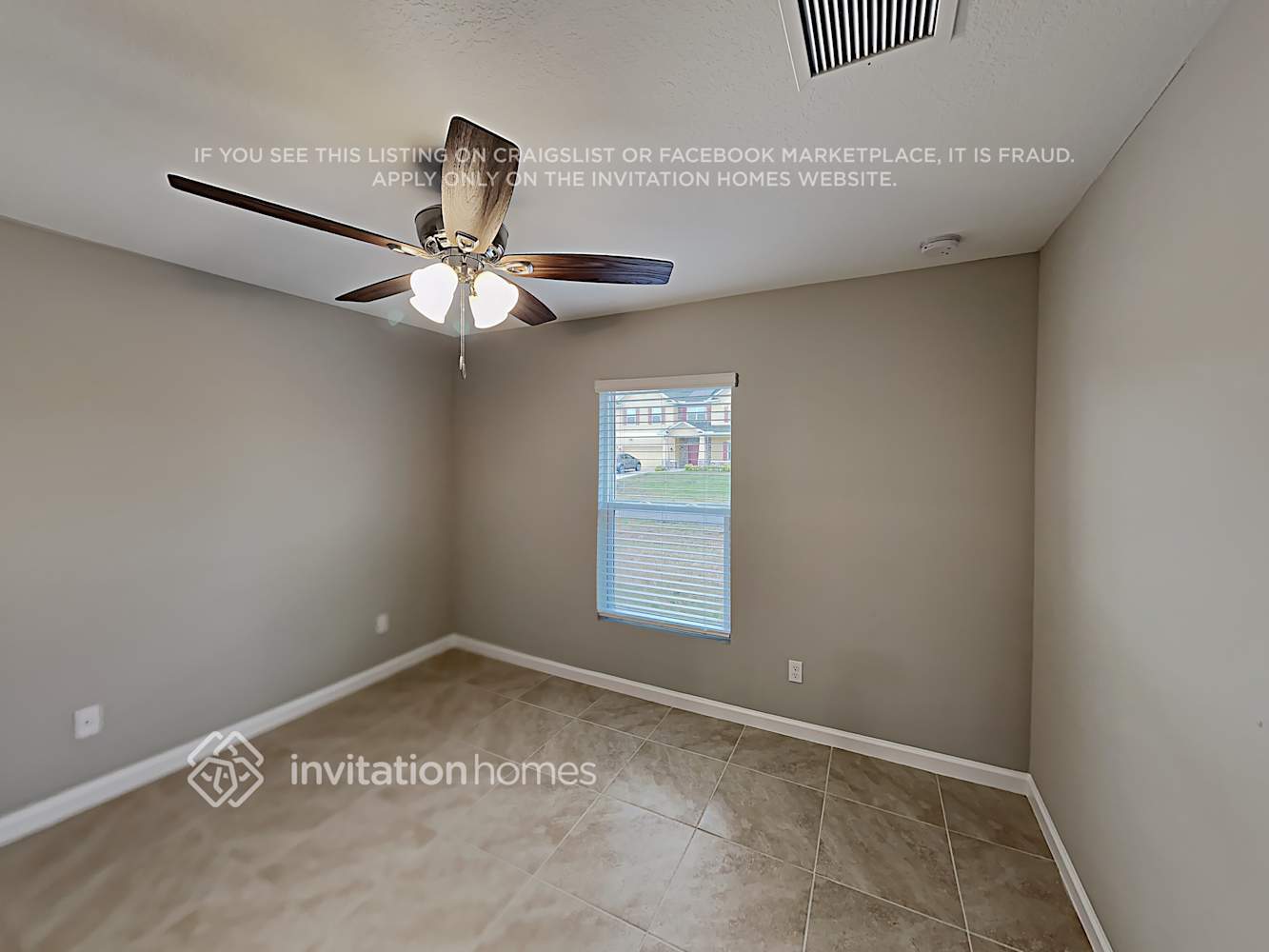 Building Photo - 3802 SW Daisy St