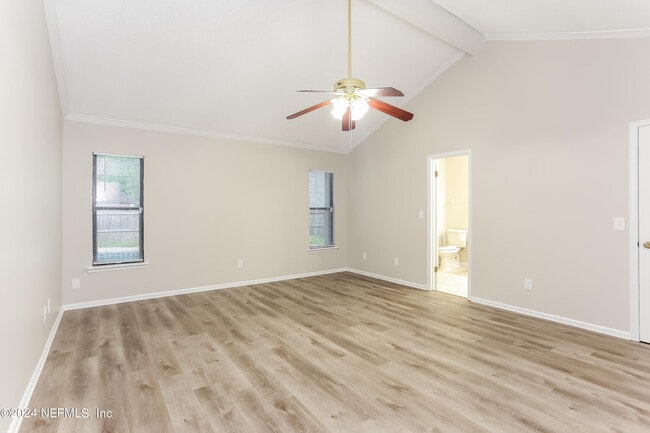 Building Photo - 533 Majestic Wood Dr