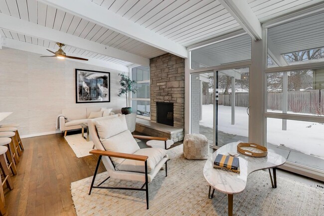 Building Photo - 2649 Crawford Ave