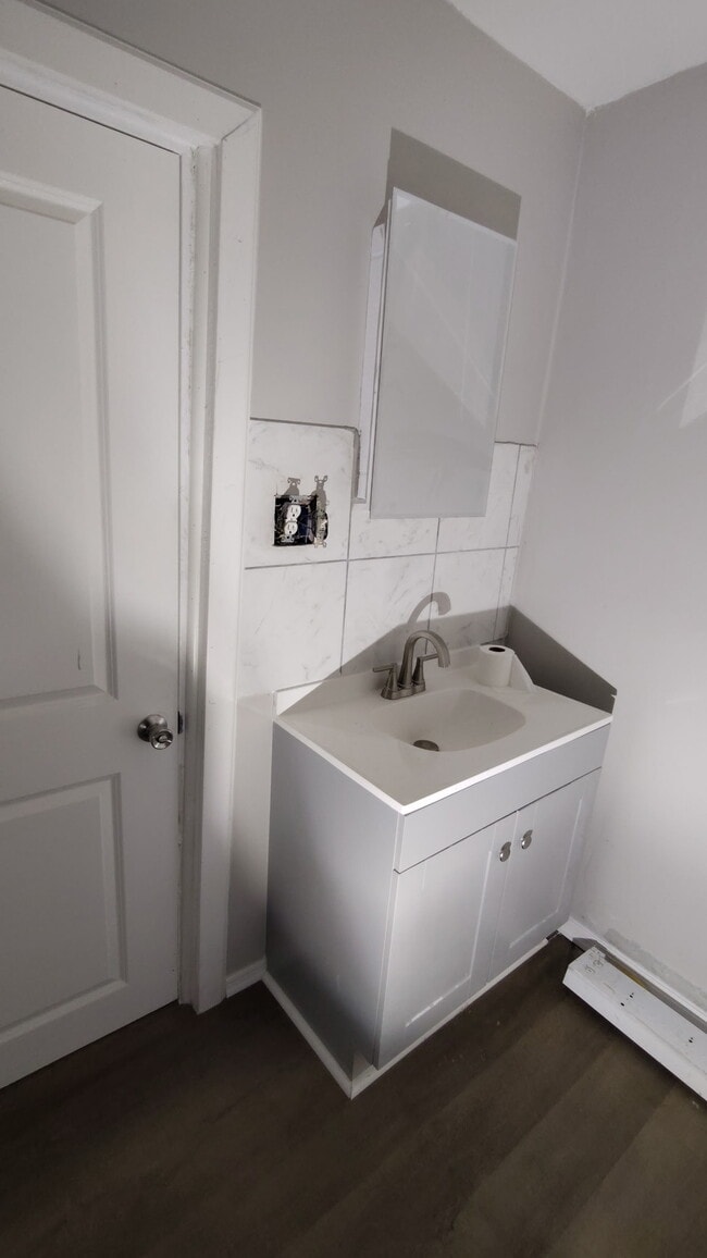 Building Photo - 1855 E Lippincott St