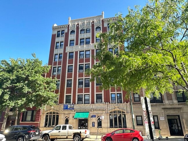 Building Photo - 545 W Belmont Ave