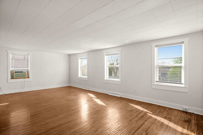 Building Photo - 825 E Wilson St