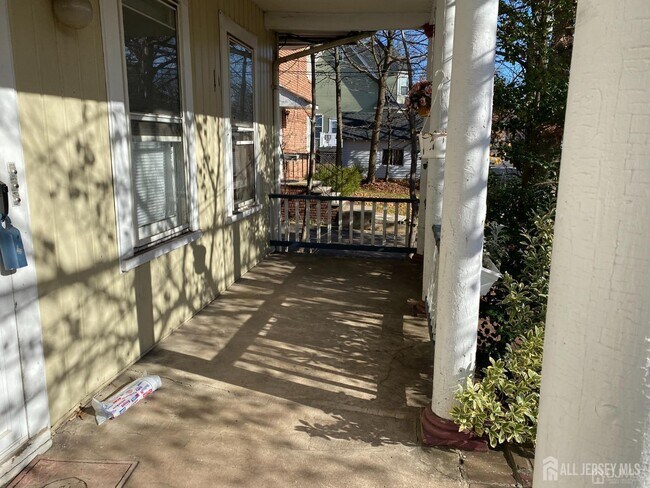 Building Photo - 235 Montgomery St