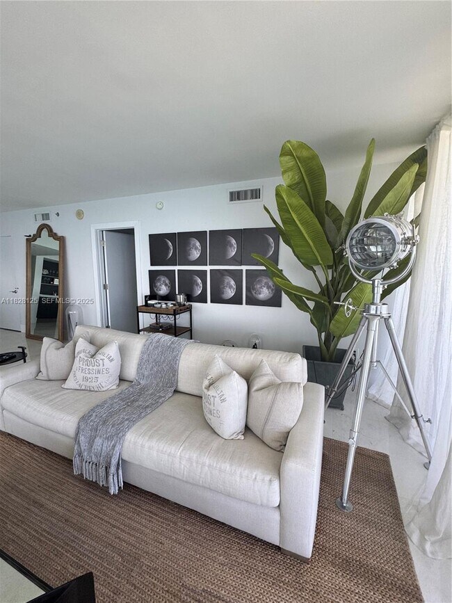 Building Photo - 1830 S Ocean Dr