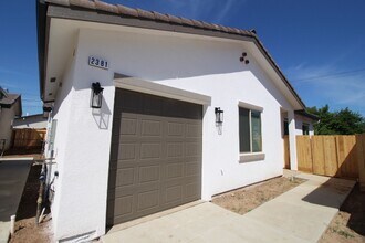Building Photo - BRAND NEW 2BED/2BATH with SOLAR - Clinton/Arthur