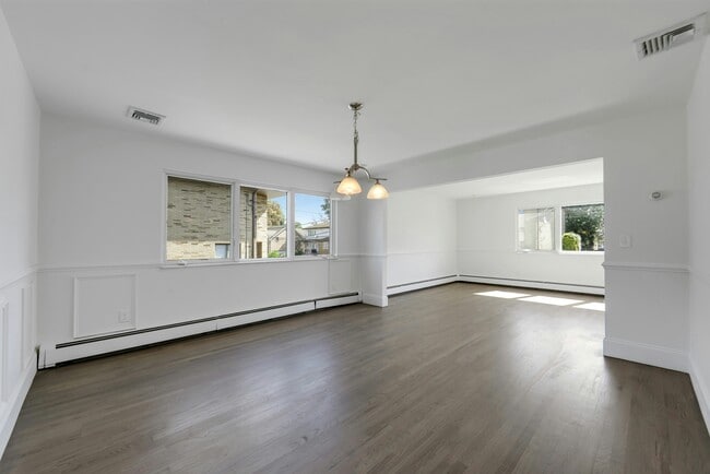 Building Photo - 2413 Hammett Ave