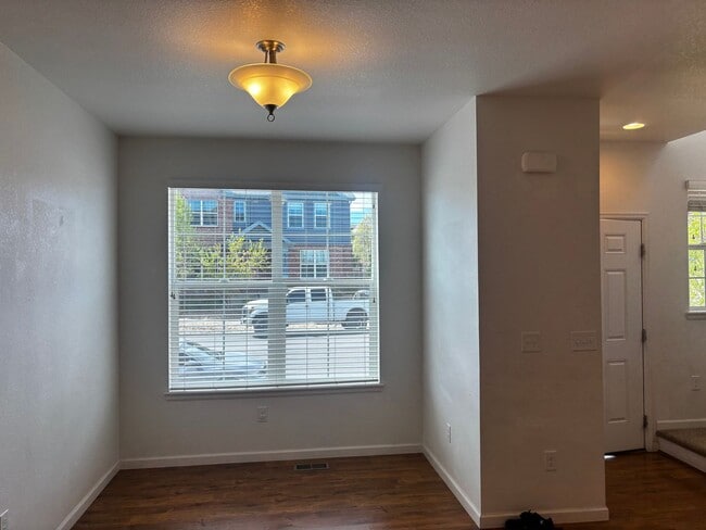 Building Photo - Available now 3bd 3.5 ba .Town home for rent located near Buckley AFB between Smokey hill and Qui...