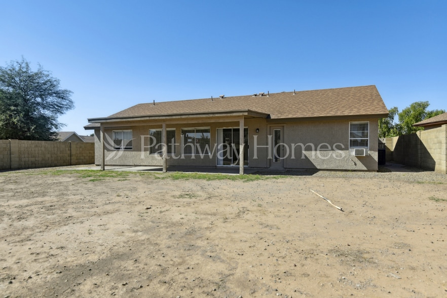 Building Photo - 7704 W San Juan Ave