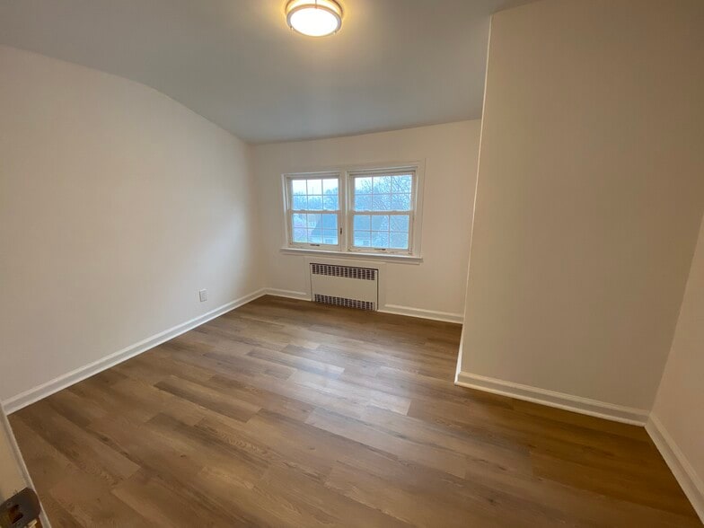 Guest Room - 212 Forest St