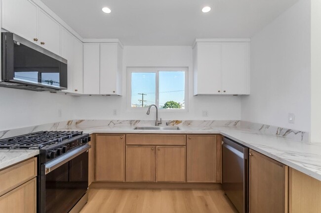 Building Photo - 713 New Depot St