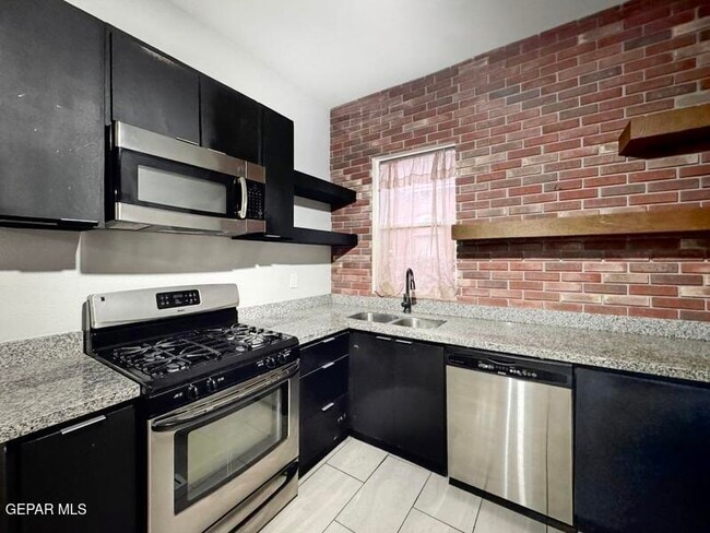 Building Photo - 1305 E Rio Grande Ave